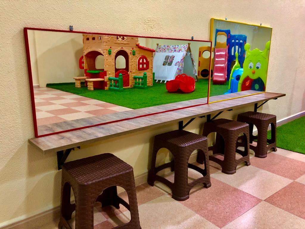 Rincón de pintacaras y maquillaje para fiestas